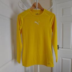 T-Shirt „Puma“Power Cell

 Yellow Colour

New Without Tags

On the left sleeve below and on the back,

 on the right, below, a little dirty.

Not very noticeable .

Please,a look photo.

Actual size: cm

Length: 68 cm

Length: 46 cm from armpit side

Length sleeves: 69 cm from neck

Volume hand: 39 cm from neck

Volume bust: 80 cm – 85 cm

Volume waist: 73 cm – 76 cm

Volume hips: 75 cm – 80 cm

Age: M, 11-12 Years (UK) Eur M, US M

Shell Material: 80 % Polyester
 20 % Elastane
Made in Turkey