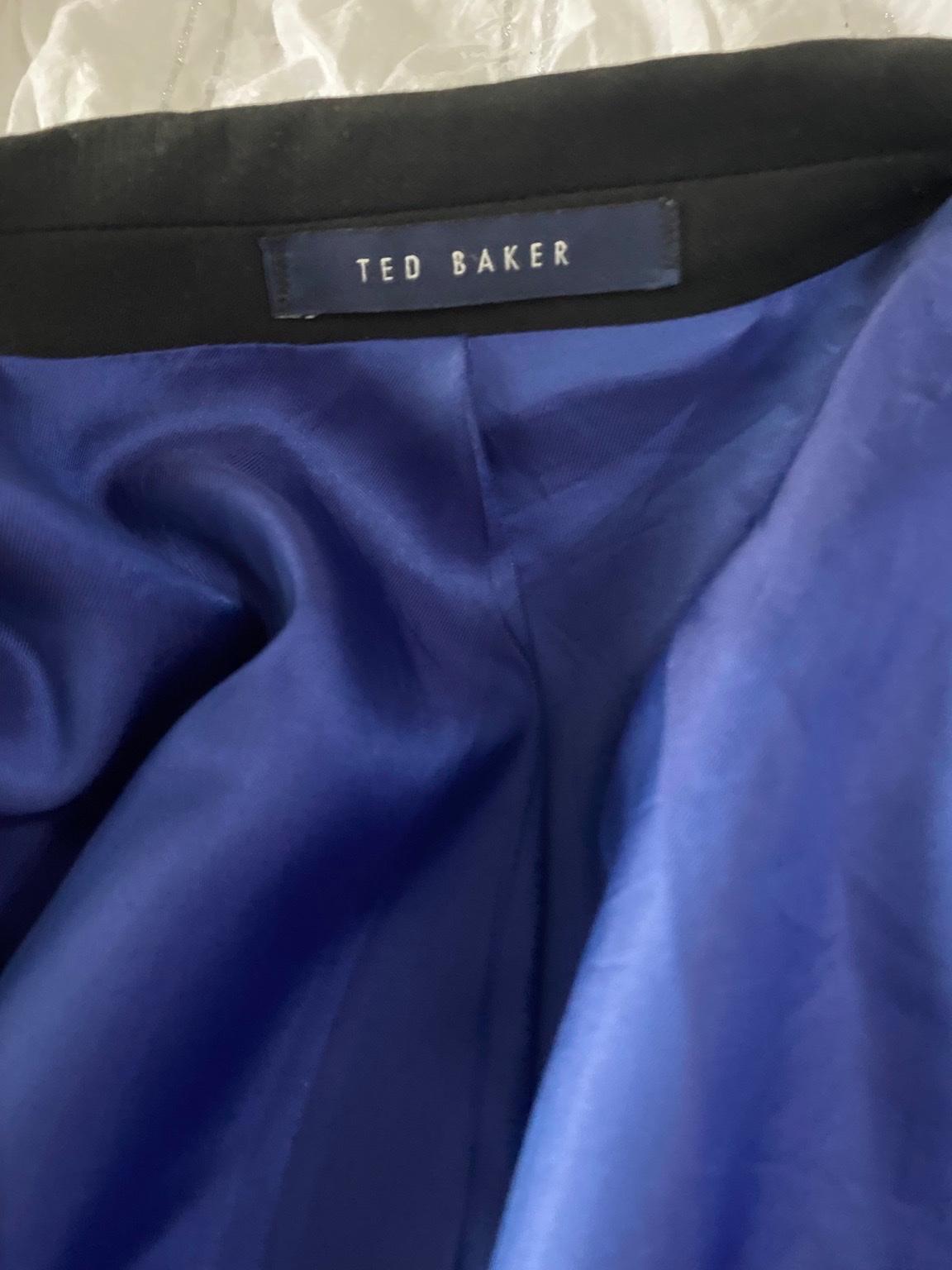 Ted Baker Mens black suit in M9 Manchester für £ 25,00 zum Verkauf ...