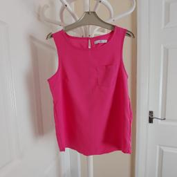 Blouse "M&S" Kids

 Pink Colour

Good Condition

Actual size: cm

Length: 53 cm

Length: 30 cm from armpit side

Shoulder width: 29 cm

Volume hands: 34 cm

Breast volume: 72 cm – 73 cm

Volume waist: 75 cm – 76 cm

Volume hips: 80 cm – 82 cm

Size: 10-11 Years, Height: 57 ½ in (UK) Eur 146 cm

100 % Polyester

Made in India