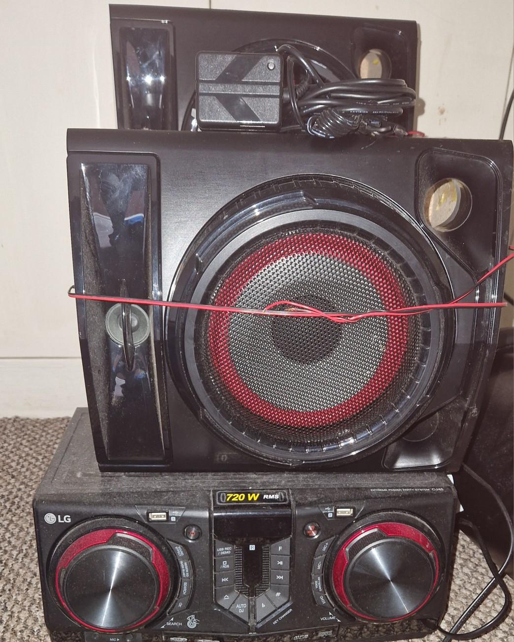 LG stereo with 3 speakers in ST5Lyme für £ 50,00 zum Verkauf Shpock AT