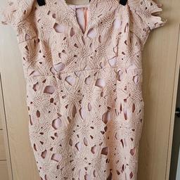 Boohoo Dress Size 18.
Off the shoulders. 
New with tags.
Knee length
Nude/Dusty Pink