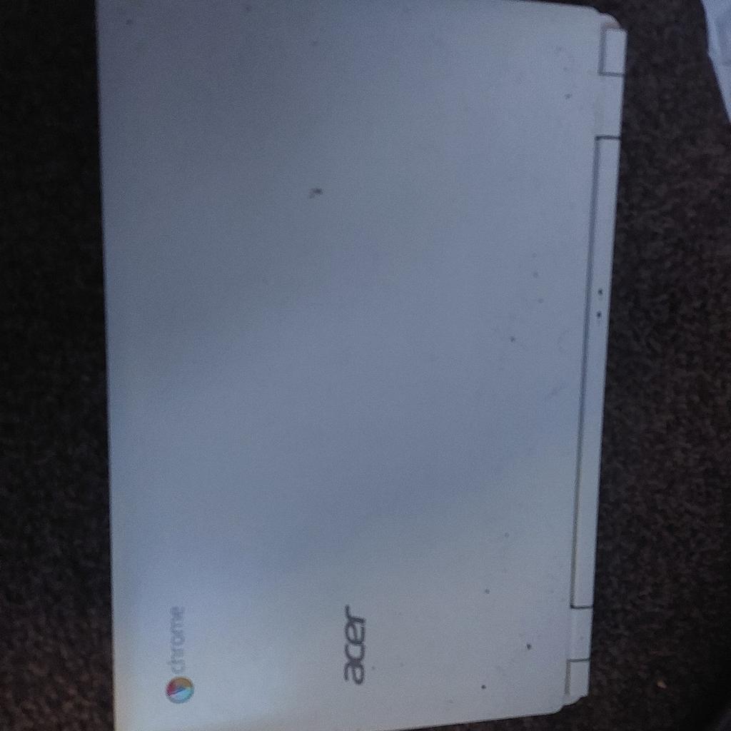 chrome book for sale need a new screen or u can put it to the TV and its still work open to offer