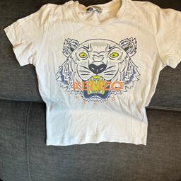 Lovely Kenzo T-shirt there are no marks or damage size 4 years