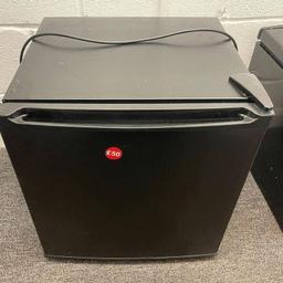 BLACK TABLE TOP FREEZER - SIA
FULLY OPERATIONAL AND WORKING
ODD SCRATCH/MARK FROM GENERAL USE

£50.00

COLLECTION AVAILABLE 7 DAYS A WEEK
OR WE CAN DELIVER TO ANYWHERE IN SOUTH YORKSHIRE, CHESTERFIELD OR WORKSOP.

Unit 1-2 Parkgate Court 
The gateway industrial estate
Parkgate 
Rotherham
S62 6JL 
01709 208200
Website - bwbeds.co.uk