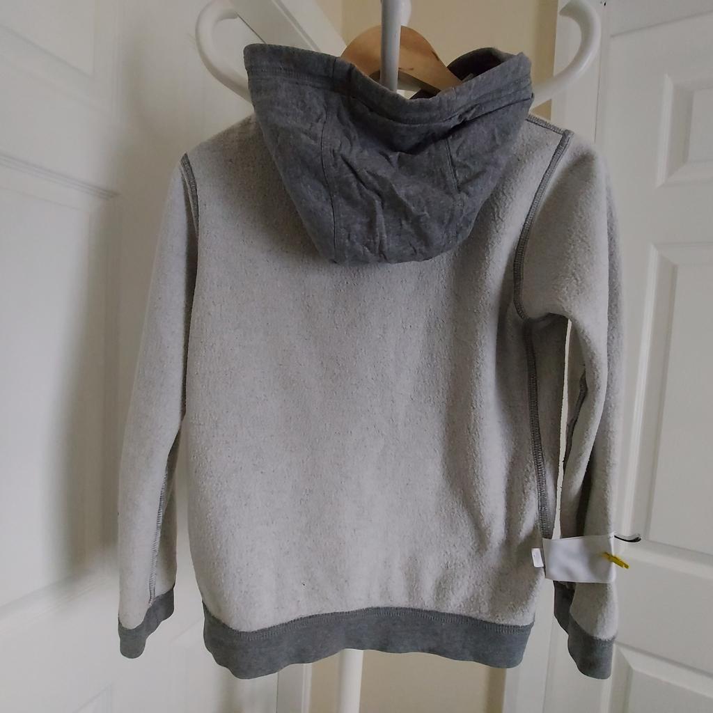 Hoodie „Nike“

With Pockets

 Grey Colour

Good Condition

On the hoodie,two spots. Please,a look photo.

Actual size: cm

Length: 55 cm

Length: 36 cm from armpit side

Shoulder width: 39 cm

Length sleeves: 55 cm

Volume hand: 35 cm

Volume bust: 94 cm – 96 cm

Volume waist: 91 cm – 93 cm

Volume hips: 93 cm – 95 cm

Size: L, 147-158 cm

Body: 80 % Cotton
 20 % Polyester

Hood Lining: 100 % Cotton

Rib: 97 % Cotton
 3 % Elastane

Made in Cambodia