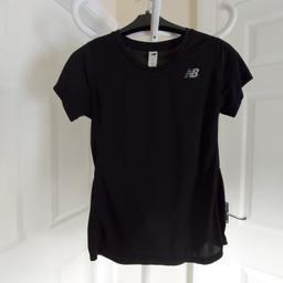 T- Shirt ”New Balance”NB

Black Colour

Good Condition

Actual size: cm

Length: 59 cm

Length: 36 cm from armpit side

Shoulder width: 31 cm

Length sleeves: 13 cm

Volume hands: 30 cm

Breast volume: 75 cm – 80 cm

Volume waist: 70 cm – 80 cm

Volume hips: 75 cm – 80 cm

Size: XS (UK) Eur XS, USA XS

Shell: 100 % Polyester

Made in Indonesia