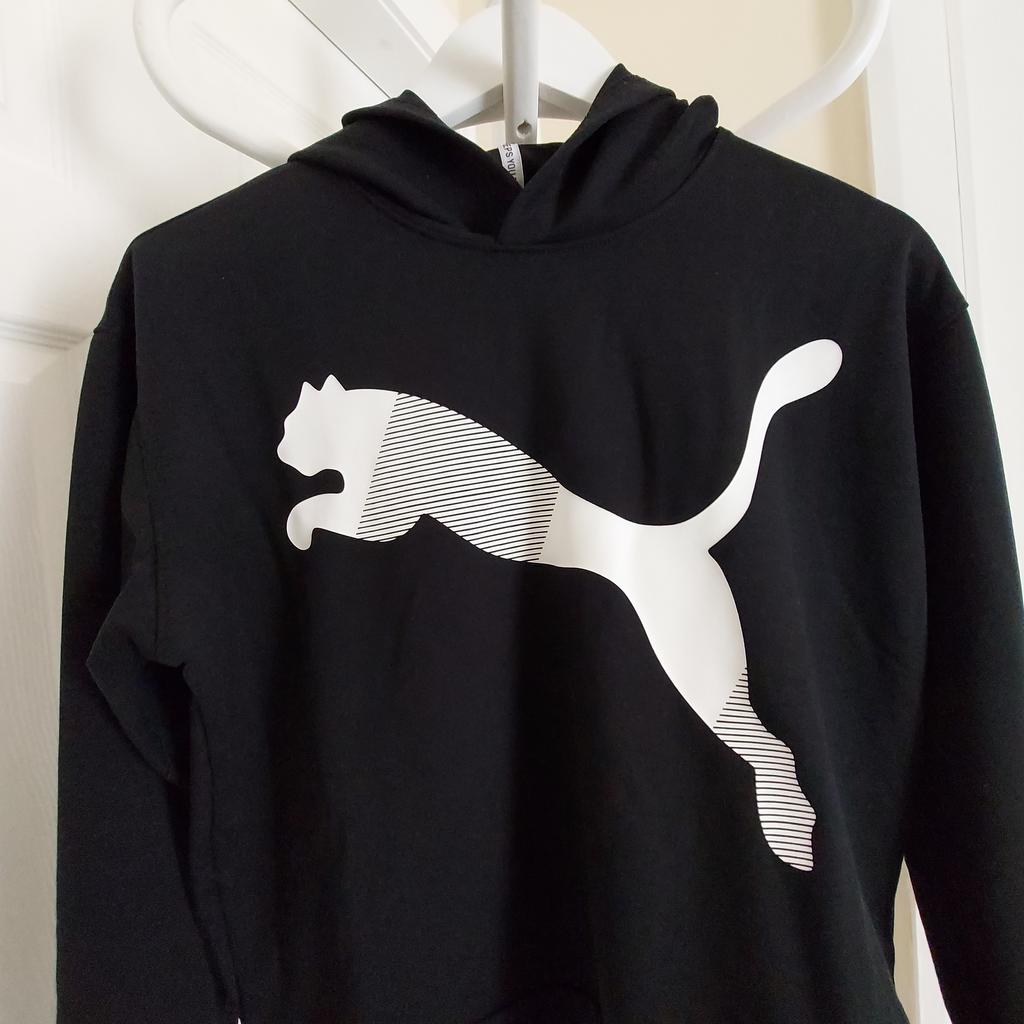 Hoodie „Puma“

Keeps You Dry

 Black Colour

Good Condition

Actual size: cm and m

Length: 51 cm

Length: 31 cm from armpit side

Shoulders width: 49 cm with hand

Length sleeves: 54 cm

Volume hand: 34 cm

Volume bust: 1.05 m – 1.06 m

Volume waist: 95 cm – 98 cm

Volume hips: 90 cm – 91 cm

Size: 13-14 Years (UK) Eur 164 cm, US XL

Shell: 69 % Polyester
 24 % Viscose
 7 % Elastane

Made in China