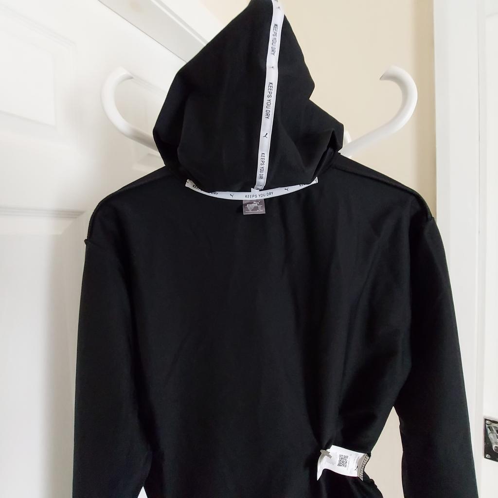 Hoodie „Puma“

Keeps You Dry

 Black Colour

Good Condition

Actual size: cm and m

Length: 51 cm

Length: 31 cm from armpit side

Shoulders width: 49 cm with hand

Length sleeves: 54 cm

Volume hand: 34 cm

Volume bust: 1.05 m – 1.06 m

Volume waist: 95 cm – 98 cm

Volume hips: 90 cm – 91 cm

Size: 13-14 Years (UK) Eur 164 cm, US XL

Shell: 69 % Polyester
 24 % Viscose
 7 % Elastane

Made in China