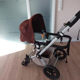 Wir verkaufen unseren gut erhaltenen Bugaboo Cameleon 3 bestehend aus Babywanne/ Kinderwagenaufsatz, Sportsitz und Kinderautositz (Maxi Cosi: separate Annonce), den wir sehr gut genutzt haben und der deshalb an den Rädern Gebrauchsspuren hat. Er ist komplett funktionsfähig. Alles wurde frisch gewaschen und gereinigt. Er ist bis 22kg belastbar.
Der Neupreis lag bei knapp 1000,- und wir bieten ihn für weniger als ein Viertel an (VB).
Das tolle ist die Wandlungsfähigkeit dieses Kinderwagens.
Nur Paketpreis
Mit dabei sind
- Bugaboo Winterfußsack
- Bugaboo Regenverdeck und Sonnenverdeck
- Bugaboo Sonnenschirm,
- Fliegen/Mückenschutz
- hellgelber Matratzenbezug (frei)
Von uns separat gekauft, aber mit abgegeben werden können:
- Wickeltasche von Lässig in passendem Braun ( siehe Annonce)
- bunte Kinderwagenkette (kostenfrei)
- Bilderbuch mit Beißring (kostenfrei)
- grüner Beutel für die Lenkstange (kostenfrei)
- hellgelber Matratzenbezug (kostenfrei)
Bei Interesse einfach anschreiben 😊