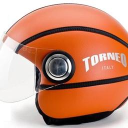 Torneo Italy Jet Helm (Roller / Moped / Vespa Helm) - handgenäht - Größe M (58 cm) - Modell 'European Basketball'

Der Helm ist neu, ungebraucht und wurde in Italien handgenäht. Er besteht aus PVC und einem Compositstoff, wodurch ein Soft-Touch-Effekt entsteht. Der Helm verfügt über ein Visier, Helmtasche und ist mit dem E-Prüfzeichen ausgestattet. Der Neupreis beträgt 265 Euro.

Der Hersteller gibt die Größe mit M (58 cm) an. Er ist schmal geschnitten.

Da es sich um einen Privatverkauf handelt, wird die Ware unter Ausschluss jeglicher Gewährleistung oder Garantie verkauft!