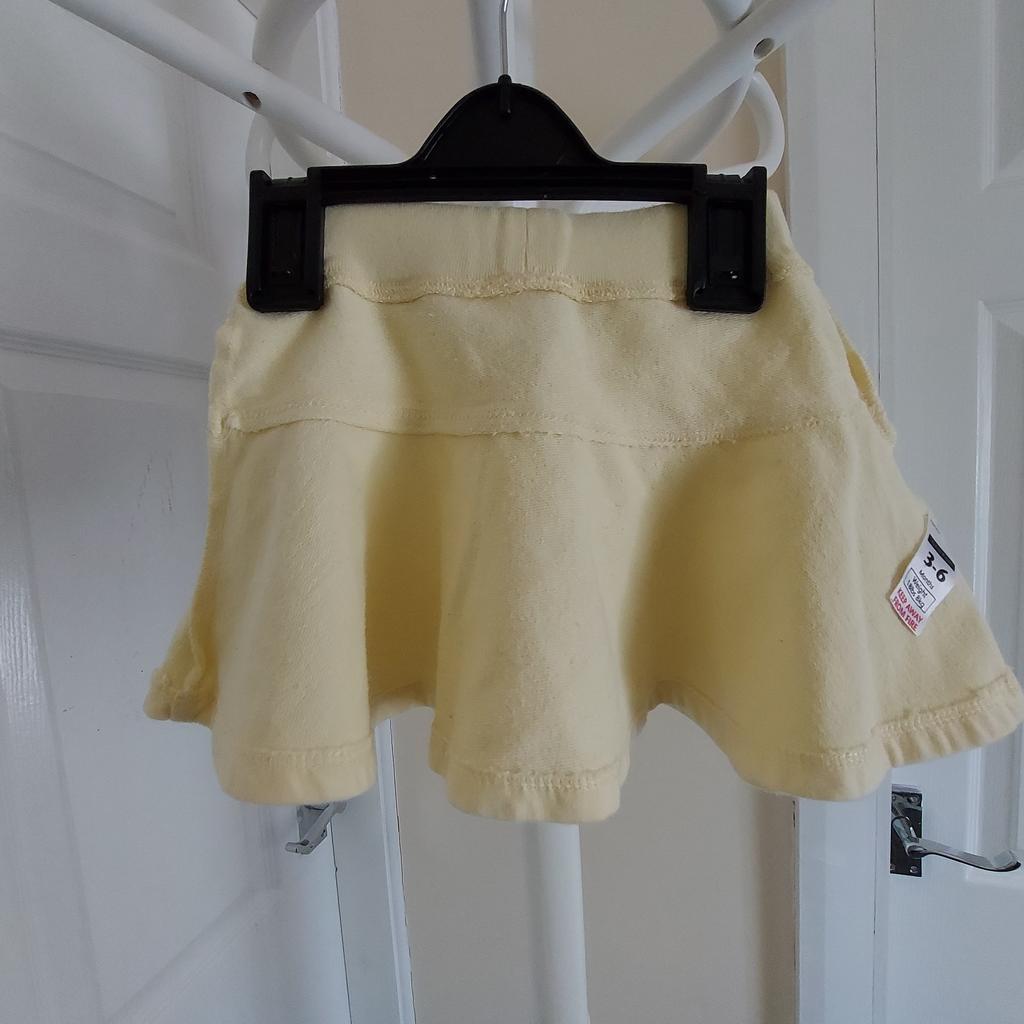 Skirt “George“

Lemon Colour

Good Condition

Actual size: cm

Length: 20 cm

Length: 20 cm from waist side

Waist volume: 38 cm - 54 cm

Hips volume: 45 cm - 54 cm

Age: 3-6 Months (UK)

Weight: 18 lbs (UK) Eur 8 kg

96 % Cotton
 4 % Elastane
