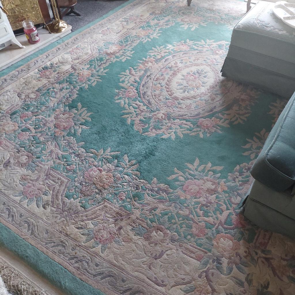 lovely floor covering...in great condition size 128 inch long 86width
