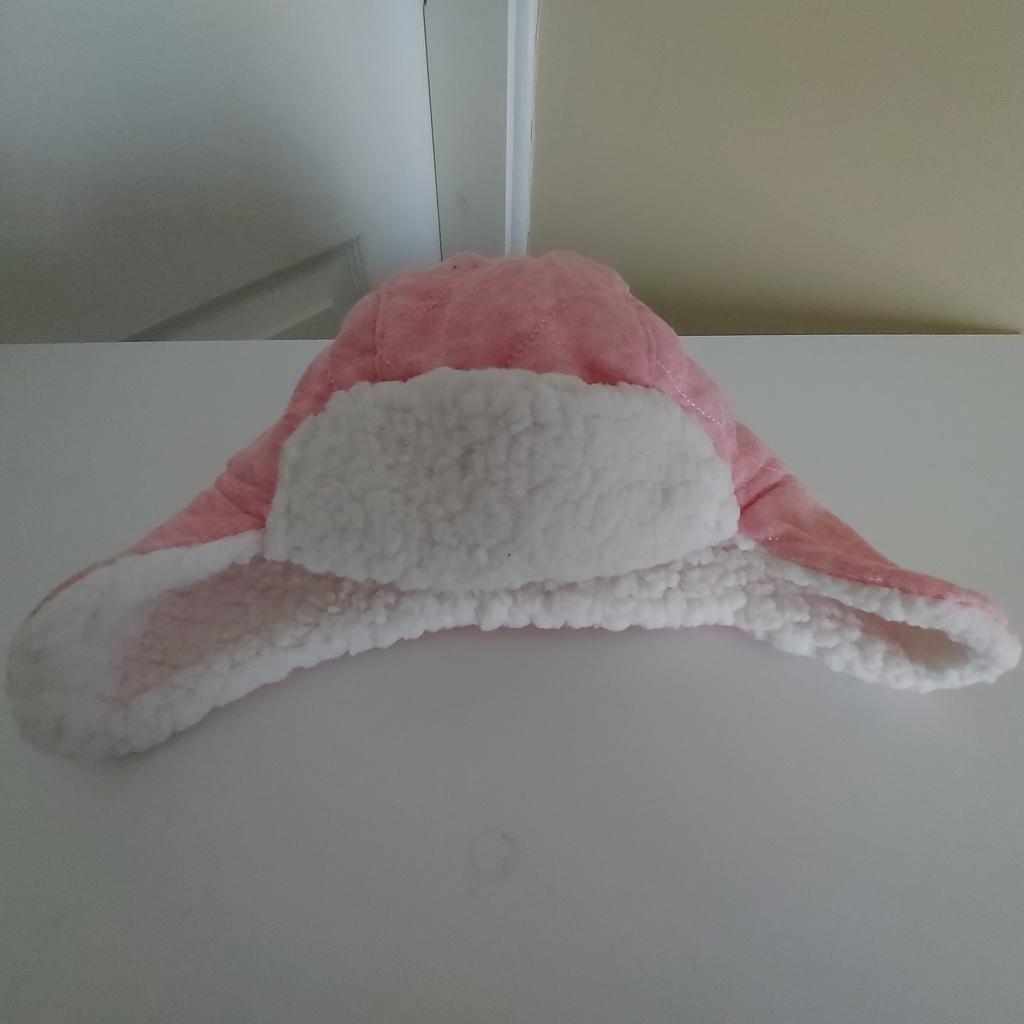 Cap „George”

 Warm Child

Pink Mix Colour

Good Condition

Actual size: cm

Height: 19 cm

Head volume: 40 cm - 44 cm

Size: 3 – 6 Months, Weight: 18 lbs (UK) Eur 8 kg

To fit height: 62-68 cm

Outer: 93 % Polyester
 7 % Cotton

Lining: 100 % Polyester

Made in China