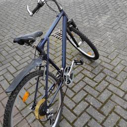 Mountainbike zu verkaufen. Bike hat kleine Macken,da es schon einige Zeit ungenutzt da steht und nicht mehr genutzt wird.