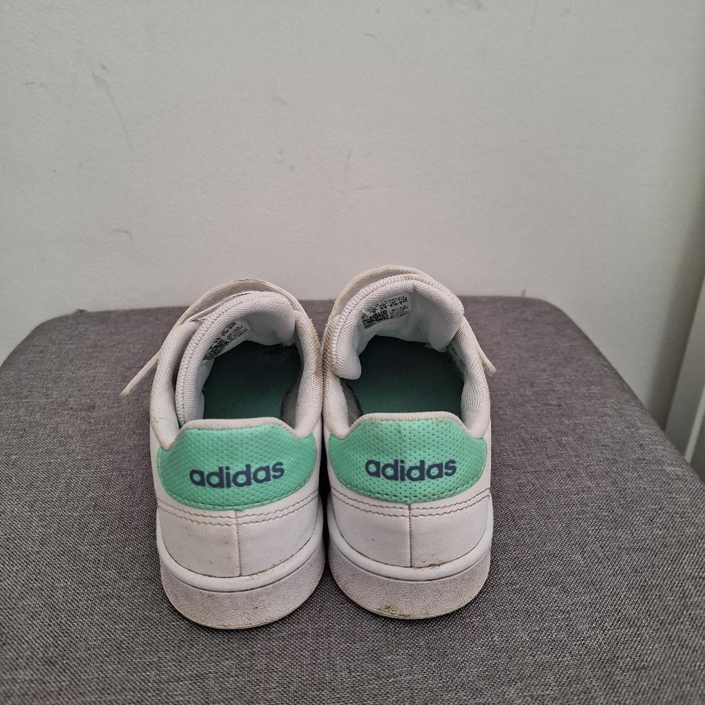 Ich verkaufe ein Paar super schöne Adidas Schuhe für Mädchen in Gr.34.
Sehr guter Zustand, normale Abnutzung.
Selbstabholer oder Versand innerhalb Deutschlands gegen Vorkasse und Gebühren.