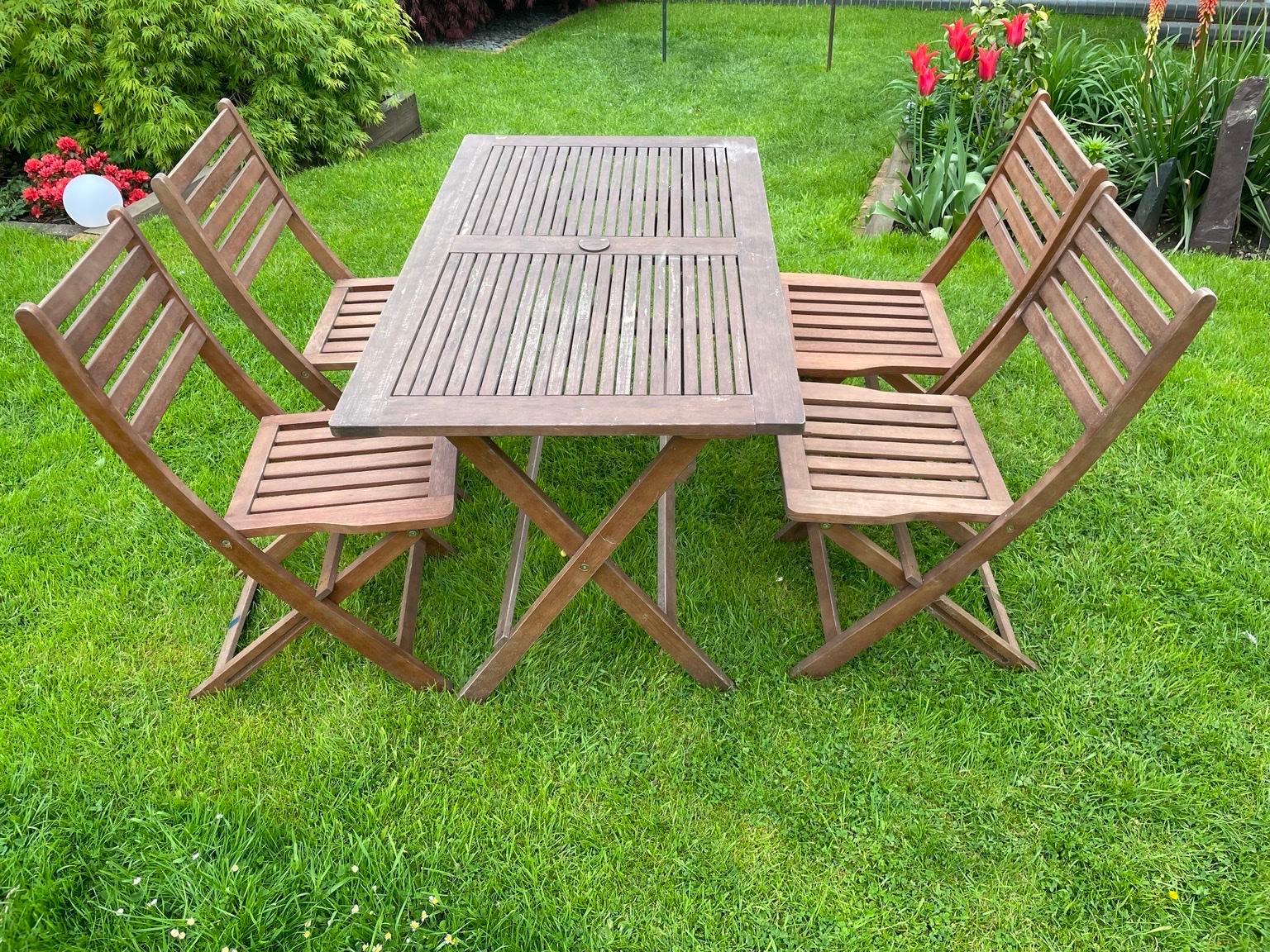 Wooden garden folding table and chairs in CV10 Warwickshire für 10,00