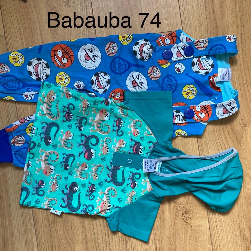 2 Latzis, 1 kurze Hose(sieht am foto blau aus, ist aber türkis) und ein kurzarm Shirt
großzügig geschnitten wie von Babauba gewohnt