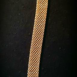 Ich verkaufe eine neuwertige Damen Armkette in der Farbe Gold.
Größe kann man verstellen.

Keine Garantie Keine Rücknahme!