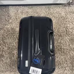 Shield Elite IV large suitcase - Black. New

Collection from Erith


Lightweight durable PC mix construction

Aluminium retractable handle system

4 double wheel spinner system for increased stability and better movement

Fully lined with TSA compatible flush fit locking system.

64cm x 44cm x 28cm - 3.7kg