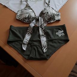 Bikini / Größe 36 / Marke GrinarioSports/ ungetragen / Farbe olivgrün Oberteil mit weißen  beige Blattmotiven zw.Brustkörbchen raffinierte Bänder