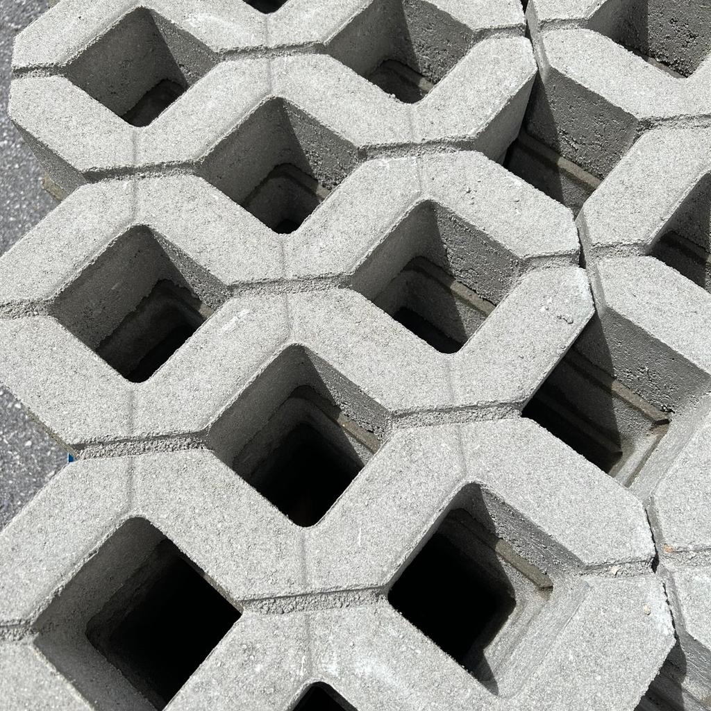 Rasengittersteine Beton 22Stk 60x40x8 cm in 6410 Marktgemeinde Telfs