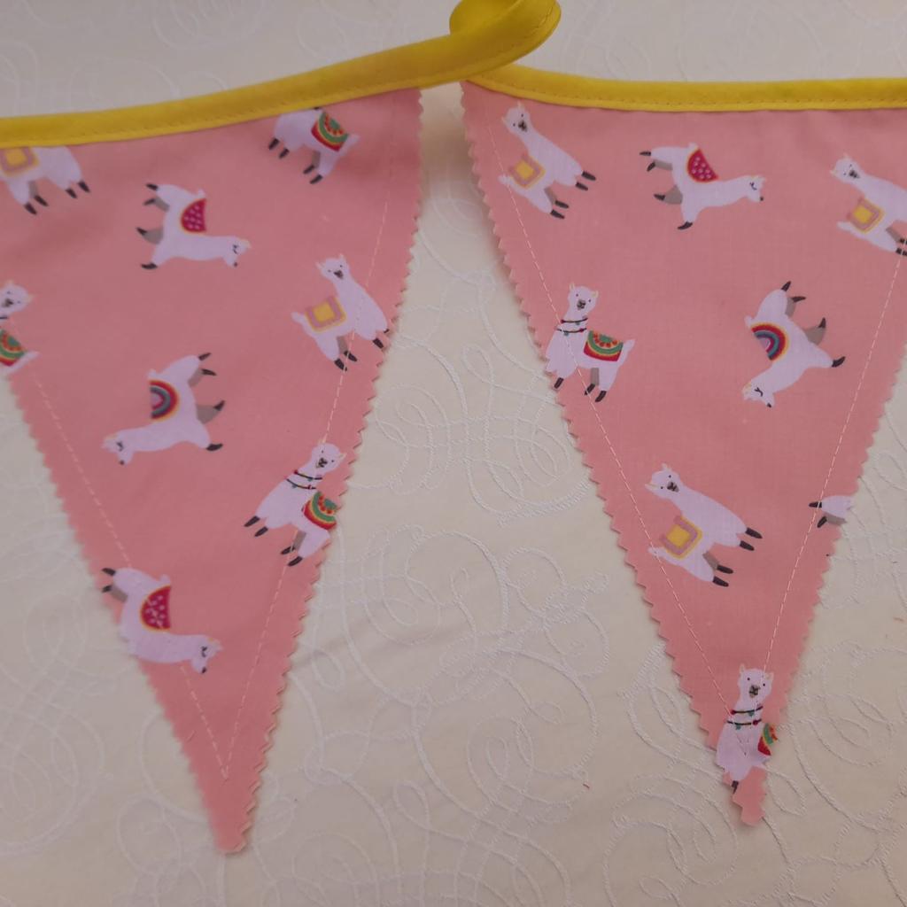 10 foot long peach coloured material bunting. Made from polycotton material. Backs of flags are plain in colour. Edges are cut with pinking shears. Hand made. Combined postage available for multiple purchases.