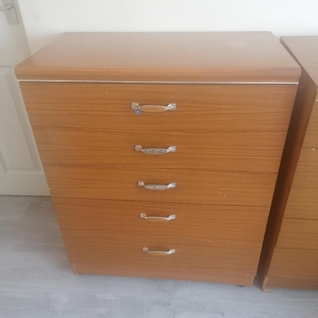 Chest of drawer great conditions very light use. Very sturdy and strong bulit. I grant it many years life.
It got wheels for easy moving around the home.
Measurements hight 94cm depth, 42cm, width 77cm. Collection only from SW1V Pimlico area.