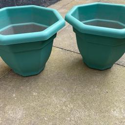 x2 Green plant pots