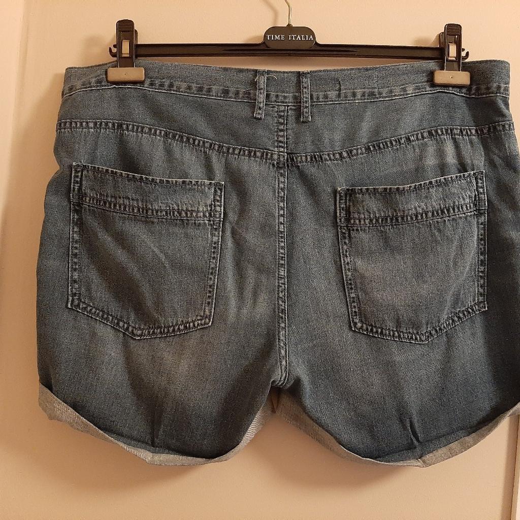 shorts marca Gap
in tessuto Jeans
taglia L