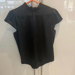 Gorgeous black satin high neck top from river island size 10 in immaculate condition 
Please view other items lots of bargains