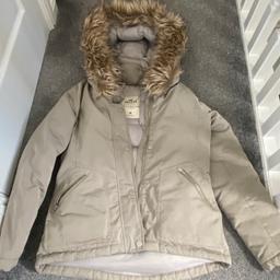 Womens Hollister Coat

Size: M (would fit an 8-10 though)

Good condition

Clean smoke free pet free home

Collection only or may be able to arrange local delivery for a small fee

Look at my other items

!! No Returns & No Refunds once sold & paid for !!