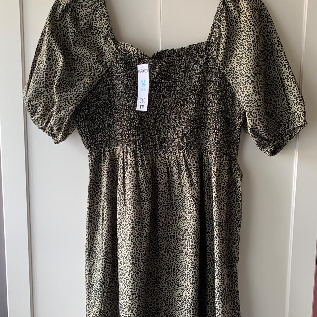 Collection WV133TJ, or post , green dress size 14 new with tags , black dress Oasis size large , like new . Smoke and pet free home .