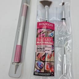 Brand New
The body shop nail art pen duo lines & dots
Bourjois Nail art 3 x brushes