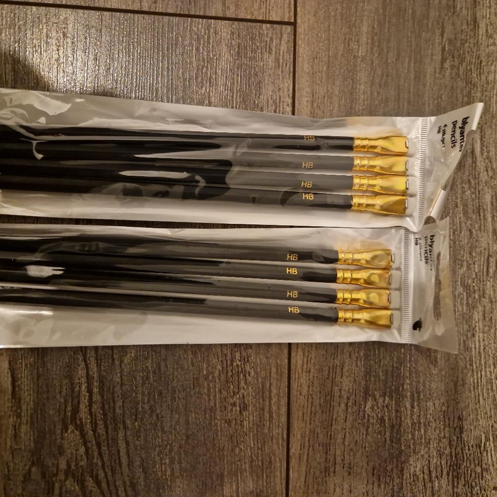4 HB Blyanter Pencils
Black
Brand new