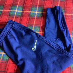 Blue boys size Large Nike tracksuit bottoms.
Good condition.