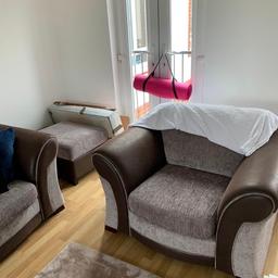 Like brand new - 3 years old 
Well looked after 
Used 3 setter settee with matching single chair & puff ( use for storage)
Quick sale due - price for all 3 (can be sold separately also)