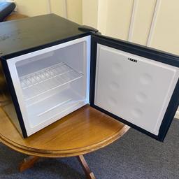 BLACK TABLE TOP FREEZER- SIA
FULLY OPERATIONAL AND WORKING
ODD SCRATCH/MARK FROM GENERAL USE
BLACK TABLE TOP FREEZER - SIA
£50.00

COLLECTION AVAILABLE 7 DAYS A WEEK
OR WE CAN DELIVER TO ANYWHERE IN SOUTH YORKSHIRE, CHESTERFIELD OR WORKSOP.

PLEASE CALL 07548 853374
Unit 1-2 Parkgate Court
The gateway industrial estate
Parkgate
Rotherham
S62 6JL
Website - bwbeds.co.uk