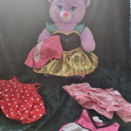 This is in lovely condition comes with her gold and black dress also a few other outfits cheerleader, swimdress a skirt only minor flaw is the wording frozen is faded on her foot.
From a smoke and pet free home