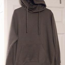 Mckenzie over the head hoodie 
Grey
Medium will also fit teenager 13-14 (small 15 year old)
Great condition 
from a clean smoke pet free home. 
collection B45.