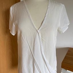 Weiße Kurzarm-Bluse von Tom Tailor, Brustweite 43 cm, Länge 64 cm, unten mit Gummizug