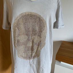 T-Shirt mit Totenkopf mit Steinen braun, Gold besetzt, Brustweite 48 cm, Länge 72 cm