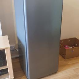 Hisense fridge and freezer
Good condition
size H128 W51.9, D51.3cm