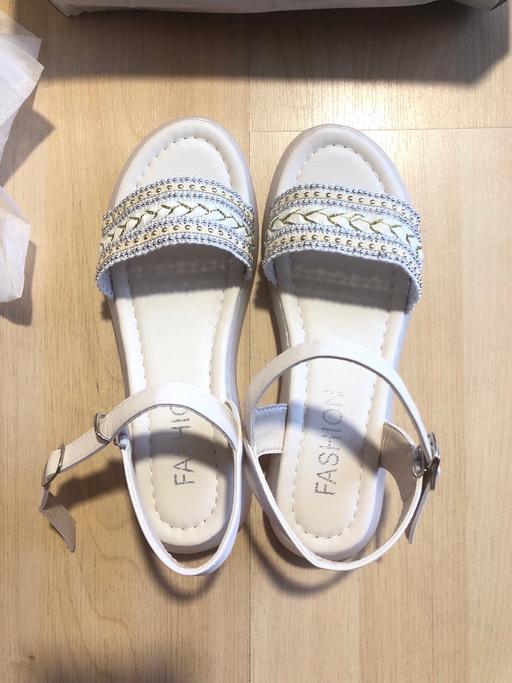 Buy & Sell West London Hounslow - Photos for Brand new Shein flat sandals