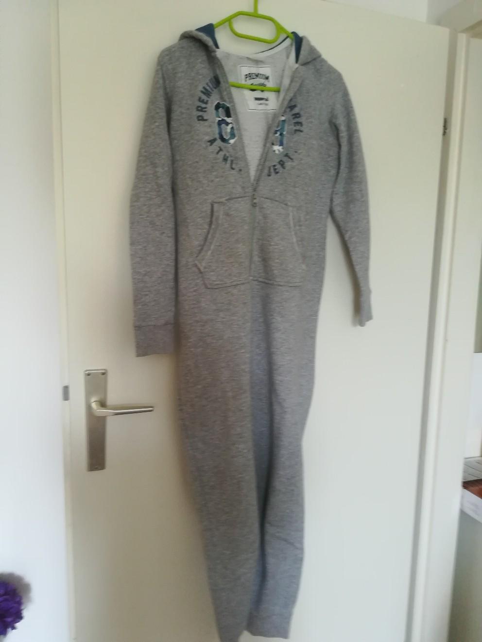 jumpsuit in 1100 Wien für 5,00 € zum Verkauf Shpock DE