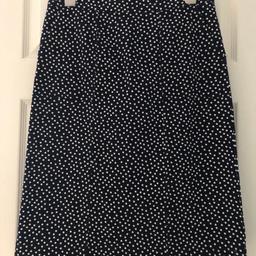 Navy & White Polka Dot ‘Cotton Traders’ Skirt
Size 10
Two pockets to the front
Zip fastening to the back
Lovely skirt with stretch
Length of skirt: 63cms
£4