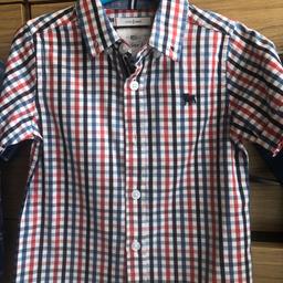 Boys red white and blue check short sleeved shirt
Brand new never been worn but has had the tags removed
Jasper Conran age 2-3 yrs