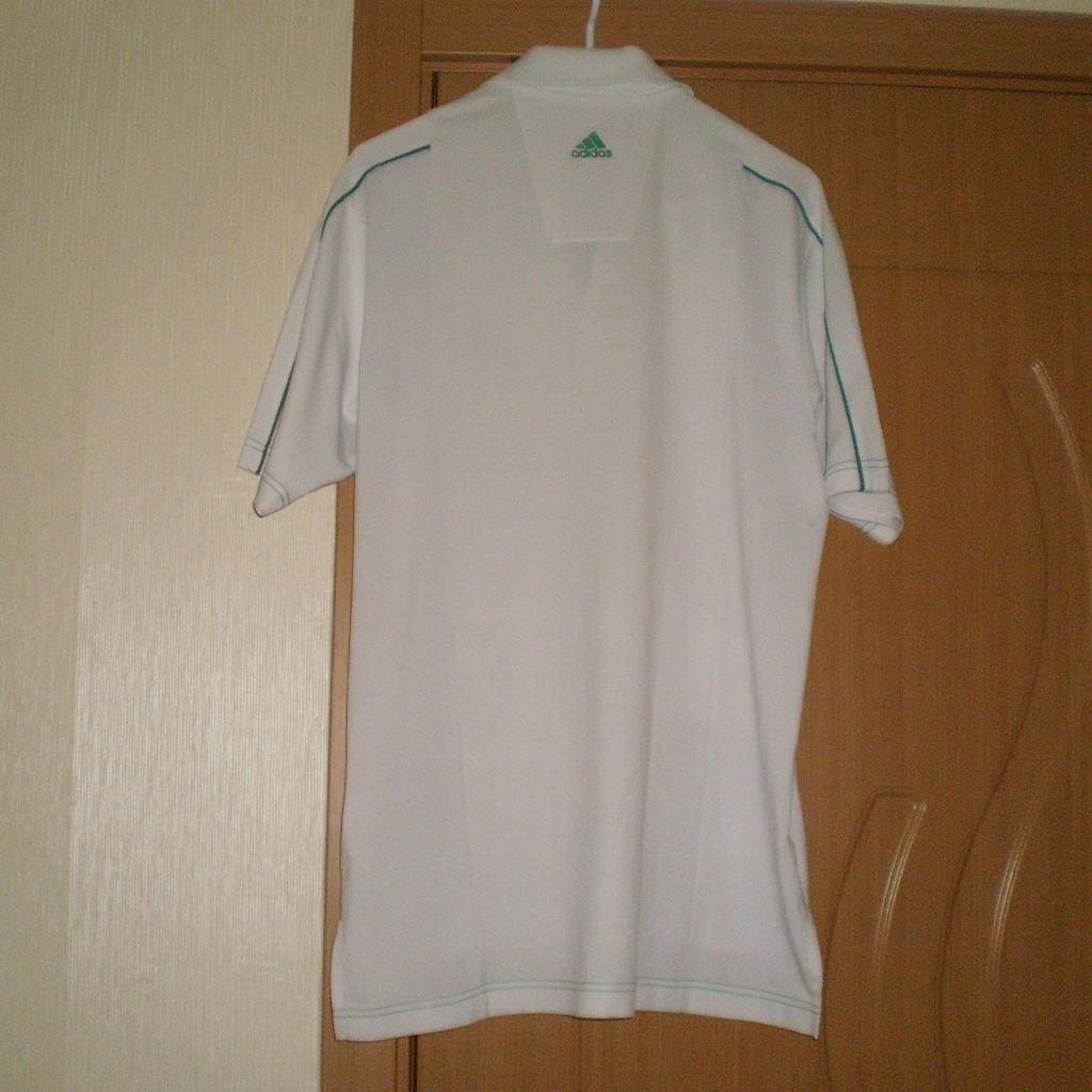 T-Shirt “Adidas“

Clima Lite

 White Colour

 Good condition

Actual size: cm and m

Length: 68 cm front

Length: 75 cm back

Length: 42 cm – 48 cm from armpit side

Shoulder width: 44 cm

Length sleeves: 26 cm

Volume hand: 49 cm

Volume bust: 1.05 m – 1.20 m

Waist volume: 1.04 m – 1.20 m

Hips volume: 1.03 m – 1.24 m

Size: M (UK) Eur M

 Body: 100 % Polyester

Made in Vietnam