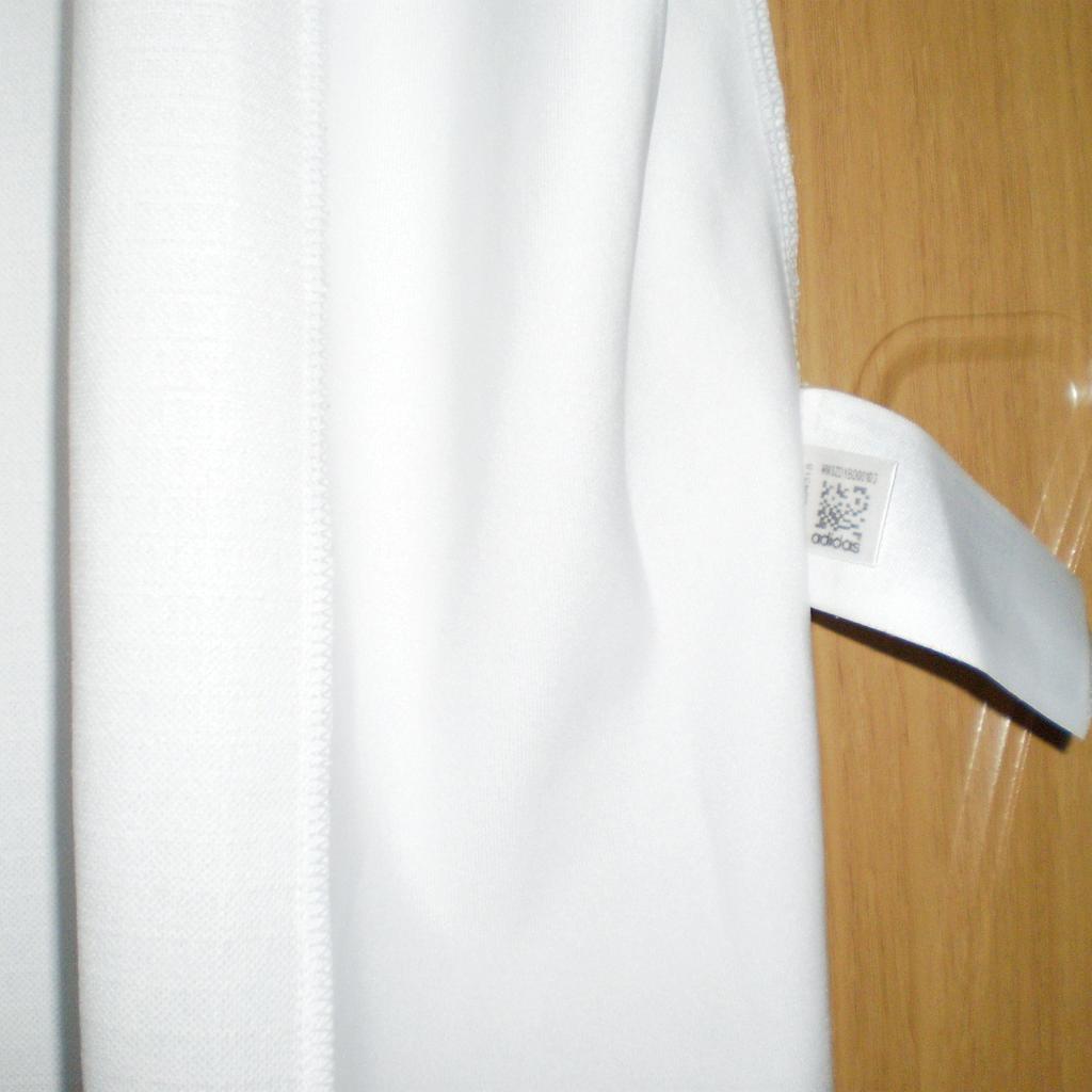 T-Shirt “Adidas“

Clima Lite

 White Colour

 Good condition

Actual size: cm and m

Length: 68 cm front

Length: 75 cm back

Length: 42 cm – 48 cm from armpit side

Shoulder width: 44 cm

Length sleeves: 26 cm

Volume hand: 49 cm

Volume bust: 1.05 m – 1.20 m

Waist volume: 1.04 m – 1.20 m

Hips volume: 1.03 m – 1.24 m

Size: M (UK) Eur M

 Body: 100 % Polyester

Made in Vietnam
