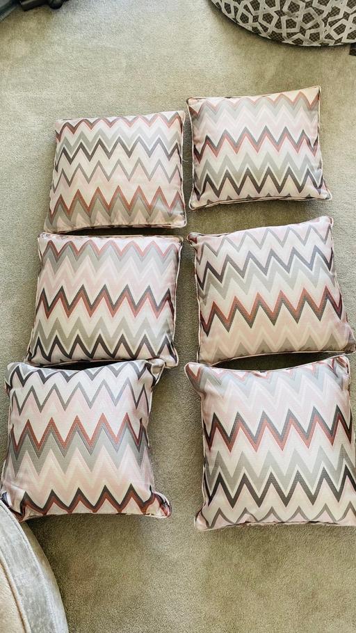 Buy & Sell Kent Dartford - Photos for 6 Pink, grey, white chevron cushions b&m