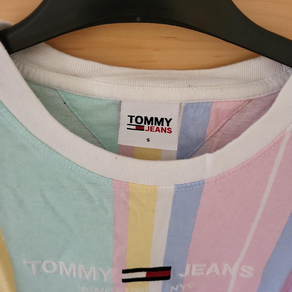 verkaufe 2 x getragenes Tommy Shurt Gr S., gefällt leider nicht.
Da Privatverkauf kein Umtausch oder Rückgaberecht.